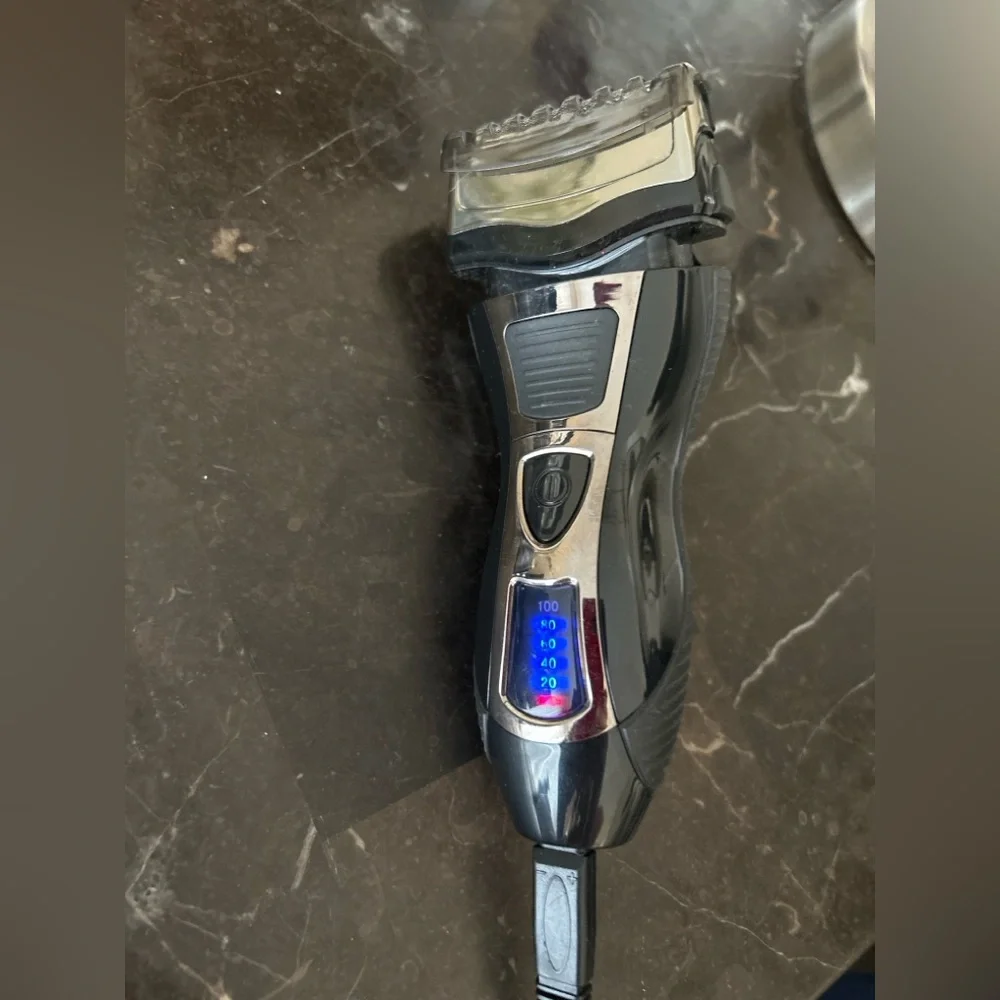 Rechargeable Electric Foil Shaver with LED Display & Charger